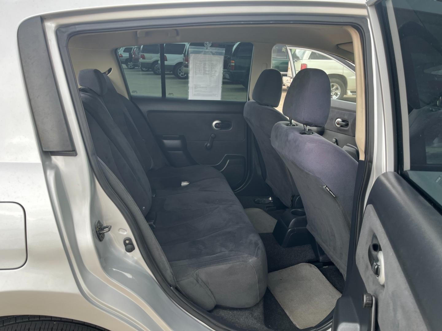 2009 SILVER /black Nissan Versa 1.8 S Hatchback (3N1BC13E09L) with an 1.8L L4 DOHC 16V engine, Manual transmission, located at 14700 Tomball Parkway 249, Houston, TX, 77086, (281) 444-2200, 29.928619, -95.504074 - Photo#12